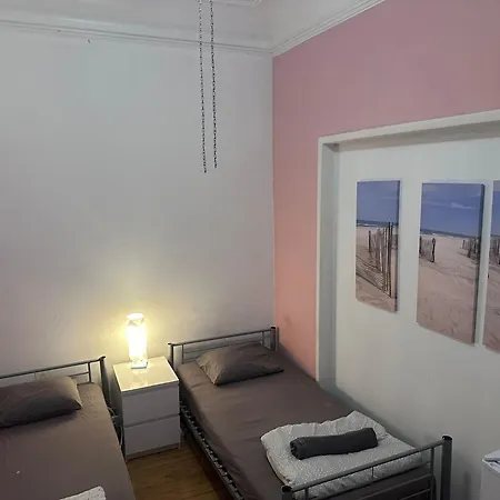 Rostelbem بيت شباب